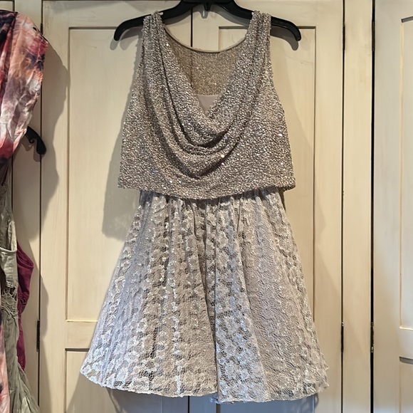 ALICE + OLIVIA hilta beaded silver lace mini dress size 2 - Picture 8 of 16